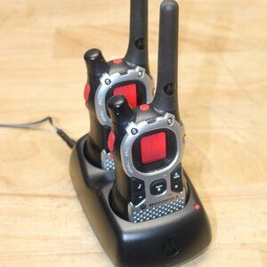Lot of 2 Motorola MJ270R Emergency FRS/GMRS 22 CHL Radios w/ 2 slot charger
